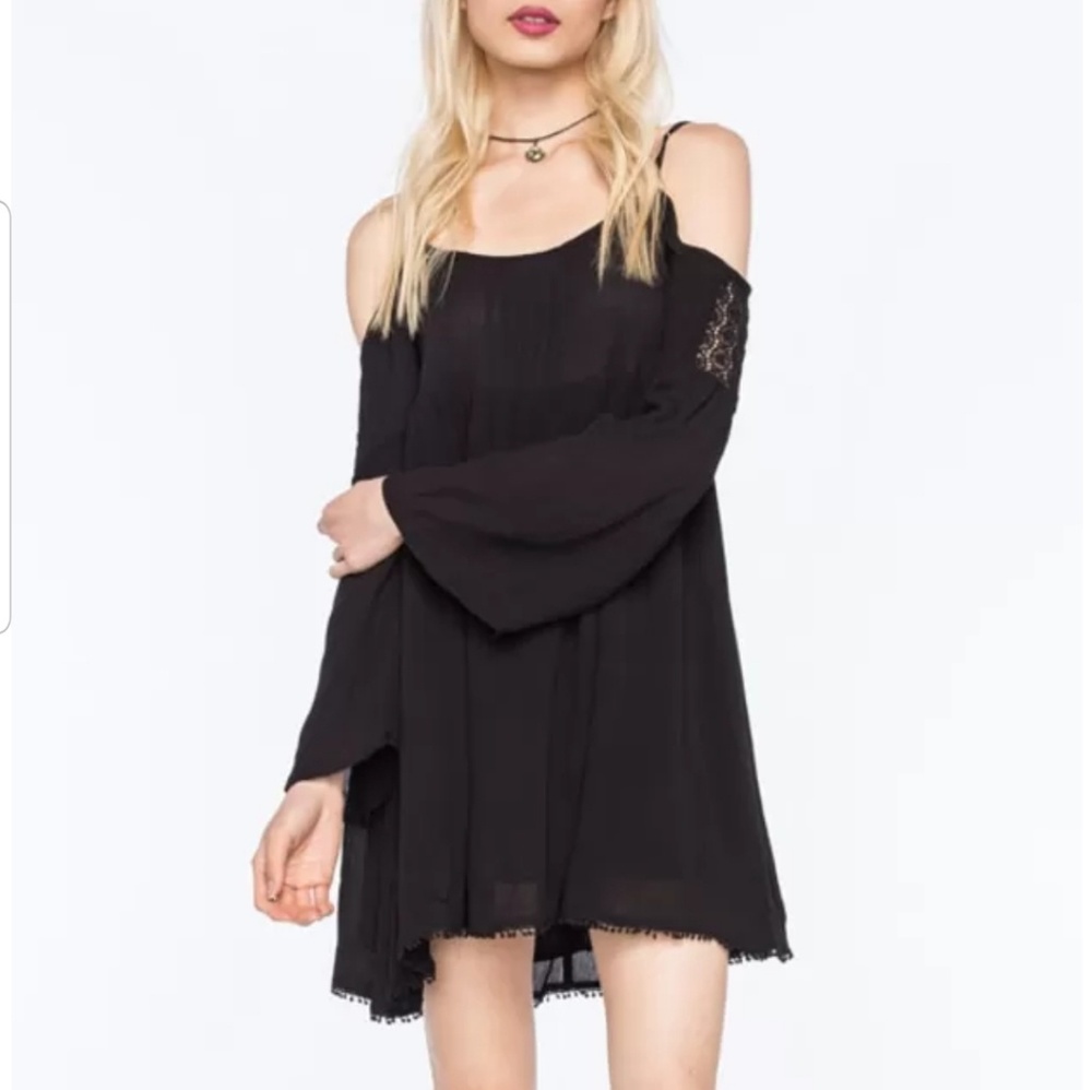 🍀Chloe k cold shoulder black boho dress